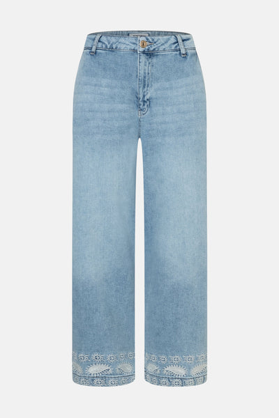 Rechte jeans van lichtblauw denim van MORE & MORE, met geborduurde rand met bloemen- en paisleypatronen.