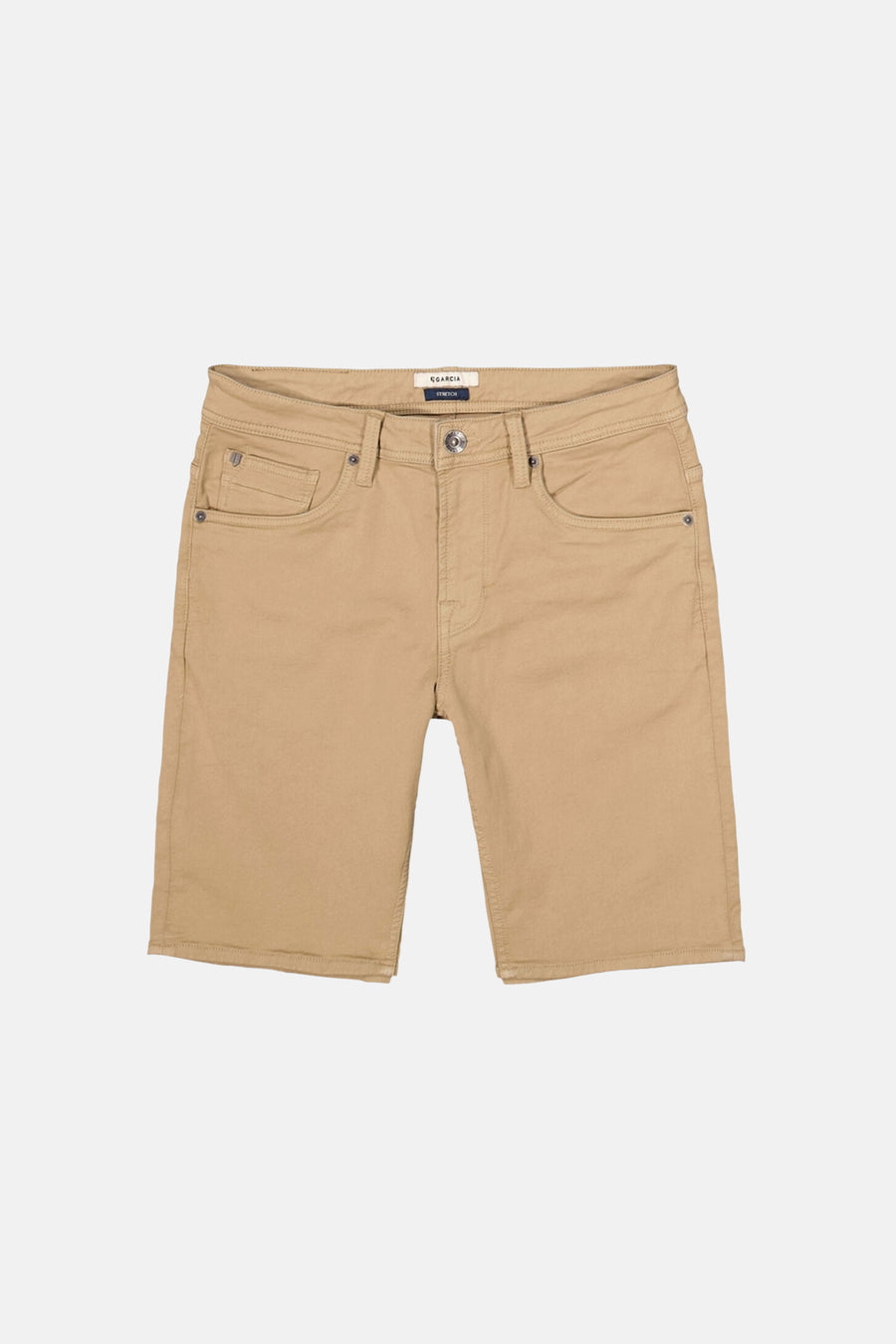 Short en jean beige de GARCIA avec poches avant, bouton de braguette et passants de ceinture, posé à plat.