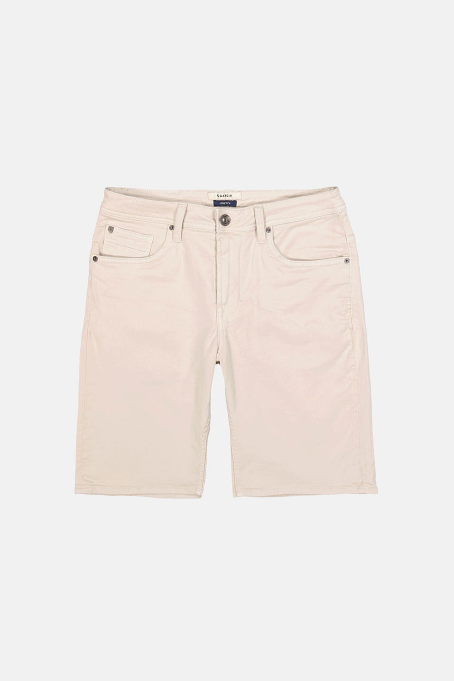 Short en jeans écru de GARCIA avec cinq poches et boutonnage frontal.