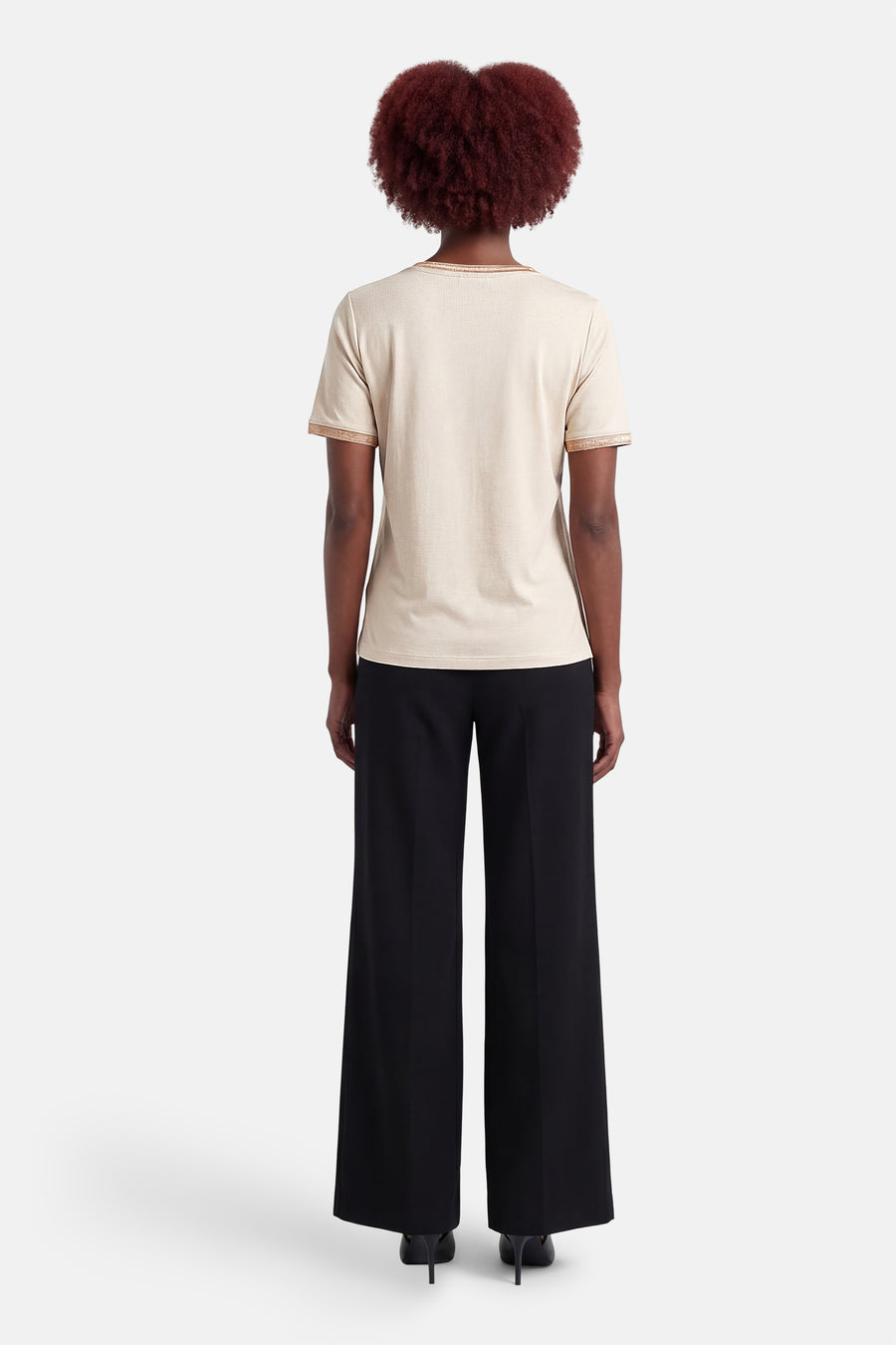 T-shirt à manches courtes beige de MORE & MORE avec finitions contrastées aux manches et à l'encolure.