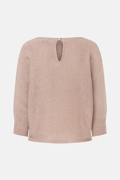 Pull à col rond beige de MORE & MORE, avec ouverture en goutte d'eau au dos.

