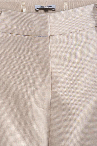 Pantalon de costume beige de MORE & MORE en tissu texturé, avec une braguette et des passants de ceinture.