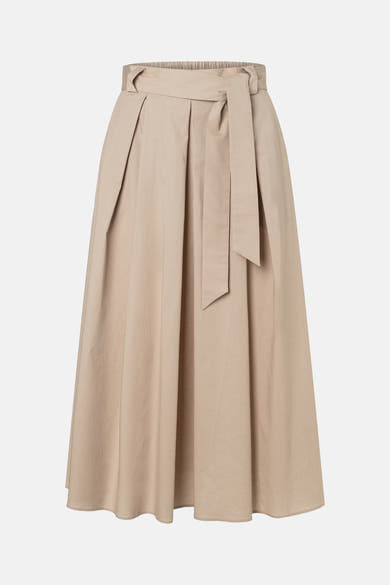 Jupe longue beige de MORE & MORE, plissée avec une ceinture nouée à la taille, sur fond uni.
