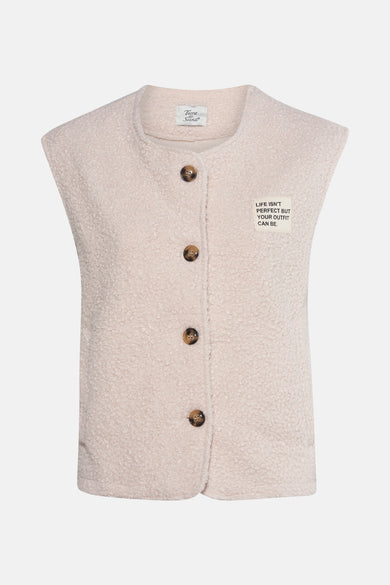 Veste sans manches écru de Terra di Siena, à texture bouclée et fermeture boutonnée sur fond neutre.