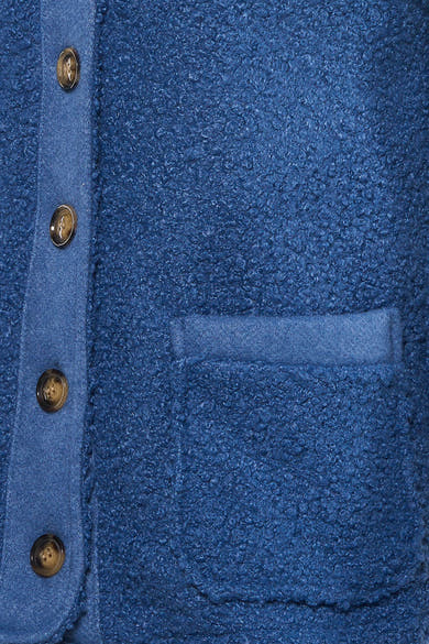 Gilet bleu en bouclette de Terra di Siena avec poche plaquée et fermeture à boutons.

