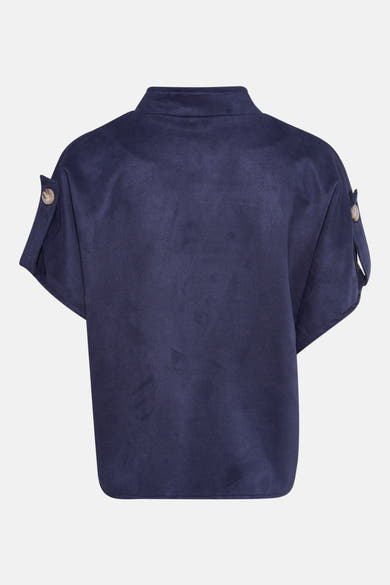 Cardigan bleu en suède de Terra di Siena, avec manches courtes à revers et boutons décoratifs, vue de dos.
