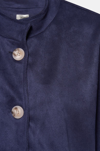 Cardigan bleu marine de Terra di Siena, avec boutons beige marbrés et texture douce.