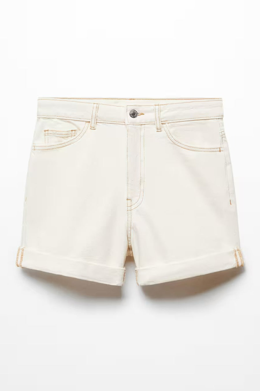 Short beige de MANGO, avec ourlets retroussés et coutures apparentes.