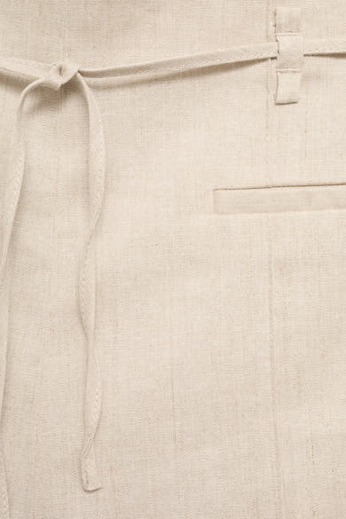 Korte beige short van MANGO, van getextureerd linnen met een gestrikte trekkoord in de taille en een paspelzak.