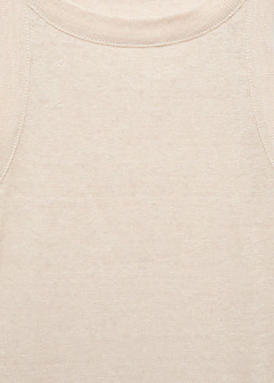 Beige tanktop van MANGO, in fijne breitekstuur met een ronde halslijn en naaddetails.