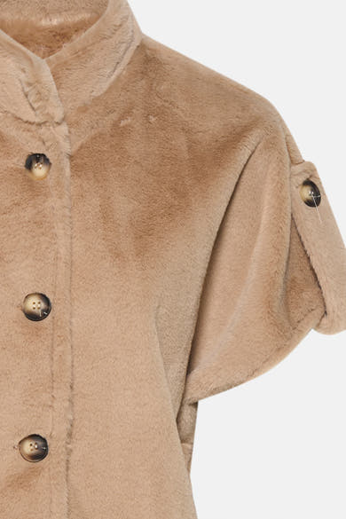Beige nepbonten gilet van Terra di Siena, met knopen en korte mouwen.