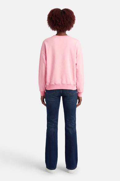 Terra di Siena sweatshirt gedragen met een blauwe spijkerbroek, van achteren gezien.