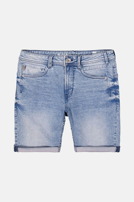 Short en jean en denim bleu clair de GARCIA, avec ourlets roulés.
