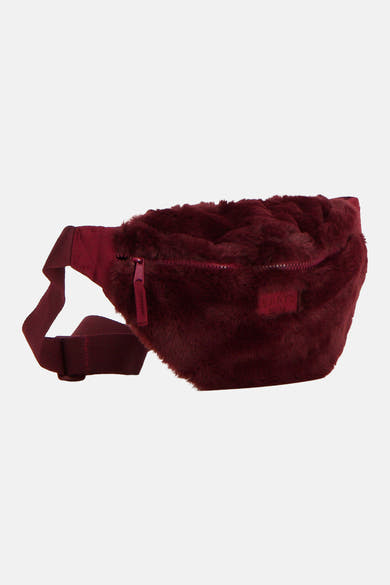 Sac banane crossbody rouge foncé en matière douce avec fermeture zippée et logo BARTS.