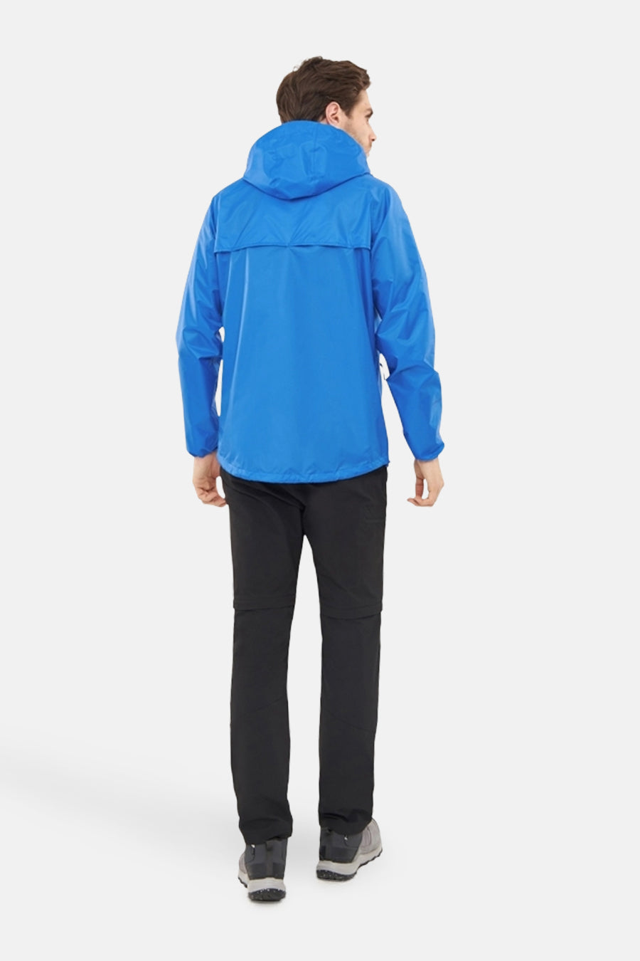 Blauwe VIKING jas, van achteren gezien, gedragen met een zwarte broek en grijze wandelschoenen.