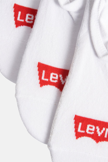 Chaussettes courtes blanches de Levi's® Accessories, avec le logo rouge de la marque en évidence.