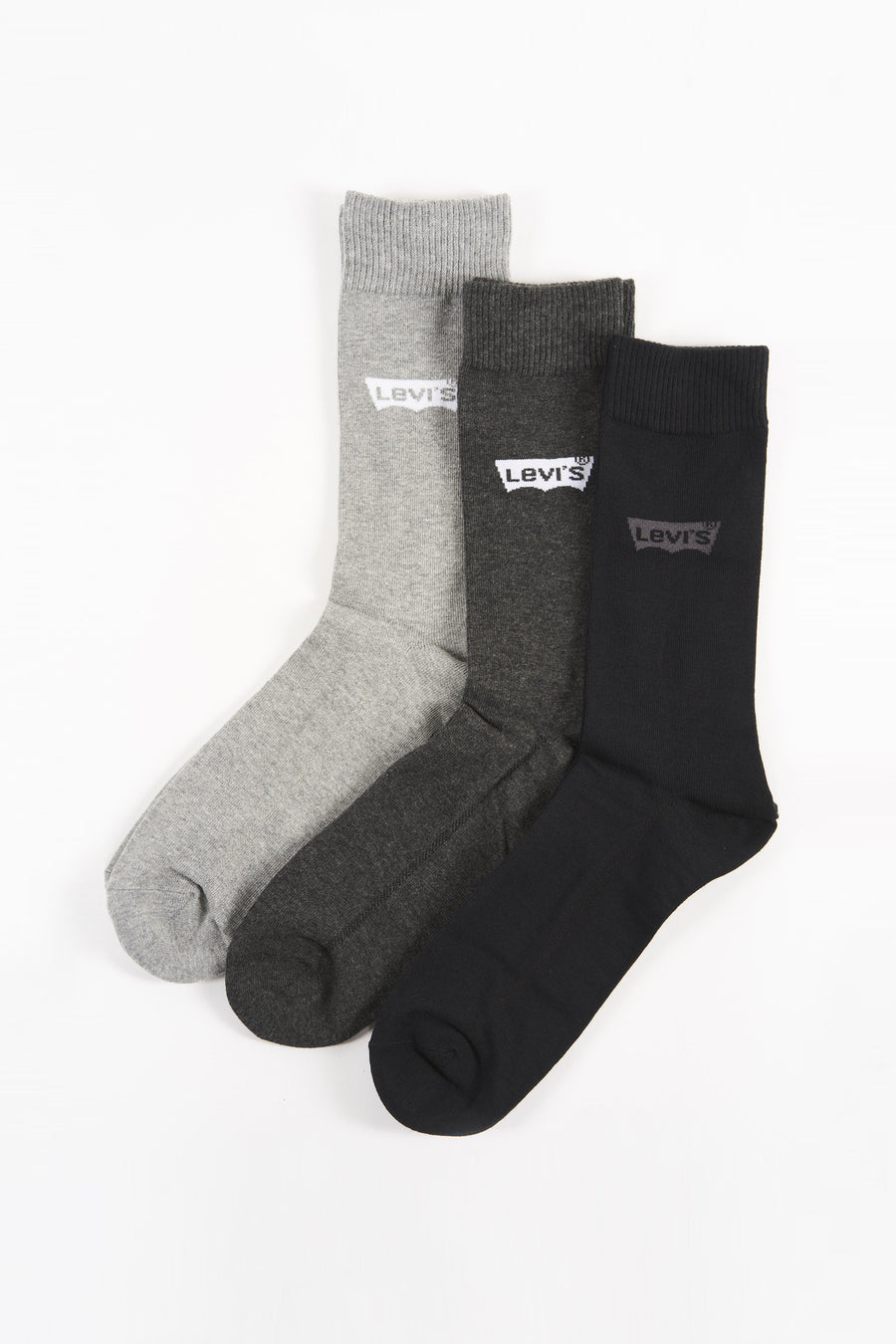 Chaussettes grises par Levi's Accessories, lot de trois avec logo sur la cheville, en différentes nuances de gris et noir.
