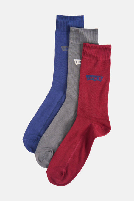 Lot de trois chaussettes Levi's® bleue, grise et rouge avec logo visible.