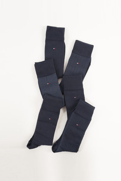 Chaussettes bleues de TOMMY JEANS, motifs variés, texture tricotée et logo subtil.
