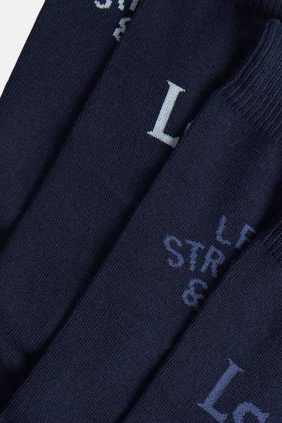 Blauwe sokken van Levi's® Accessories, logo-motief in blauw ton sur ton en gestreepte textuur.
