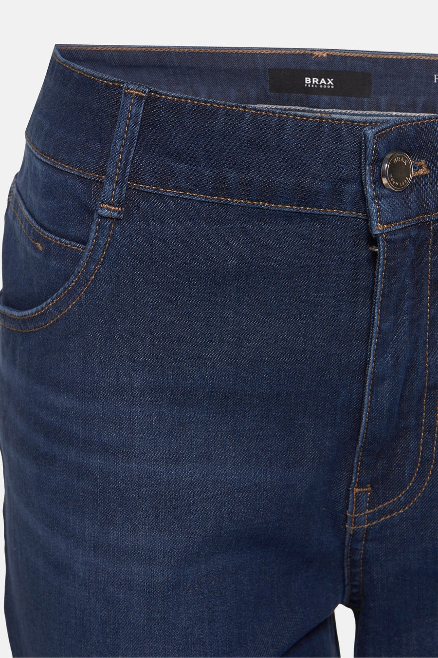 Jean slim bleu marine de BRAX, avec surpiqûres contrastées et poche avant.