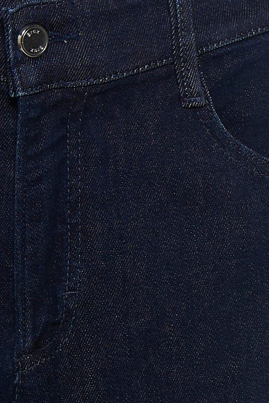 Jean large en denim bleu foncé de BRAX, avec poche avant et bouton de fermeture.
