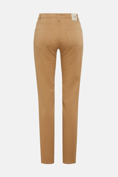 Beige rechte spijkerbroek van BRAX, van achteren gezien.
