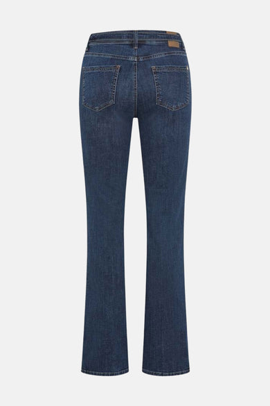 Jean bootcut en denim bleu moyen de BRAX, avec des poches arrière et une coupe évasée.
