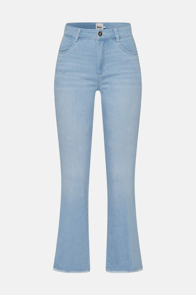 Jean slim en denim bleu clair de BRAX, coupe évasée en bas.