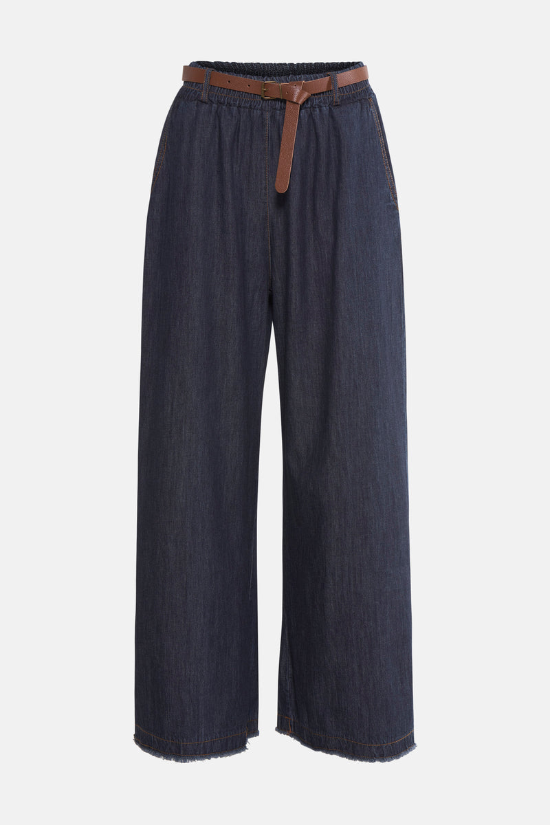 Pantalon de costume en denim bleu foncé de Terra di Siena avec ceinture marron et ourlet effiloché.