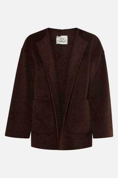 Veste courte marron de Terra di Siena, en laine feutrée, avec poches plaquées.