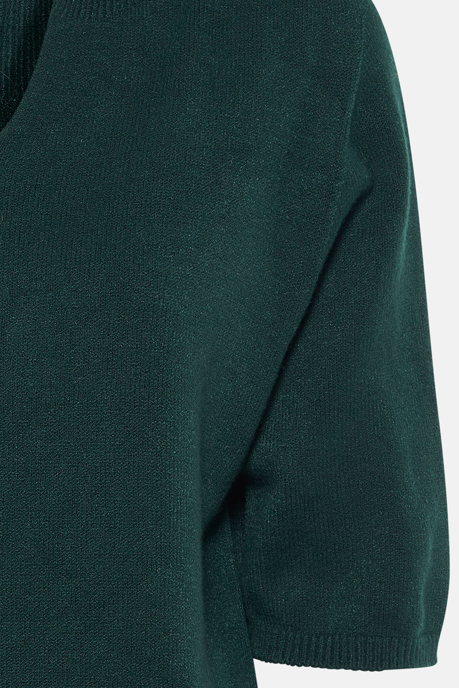 Pull vert de Terra di Siena en maille fine, avec une coupe classique et des manches courtes.