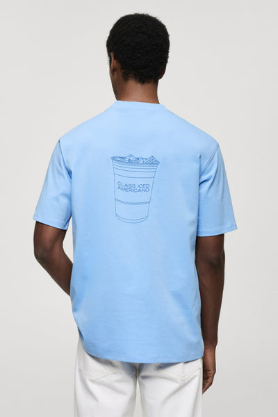 T-shirt bleu à manches courtes de MANGO, avec un imprimé de boisson glacée sur le dos.
