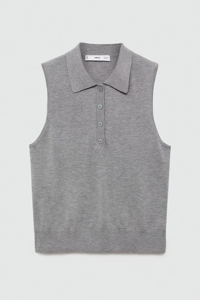 Grijze polo van MANGO met kraag, knoopsluiting en geribbelde details.