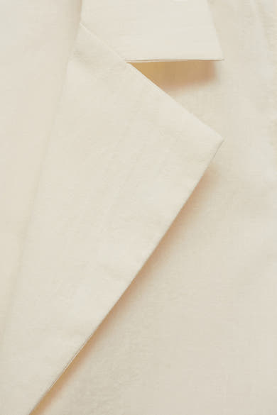 Chemisier beige sans manches de MANGO avec texture en lin et col tailleur.