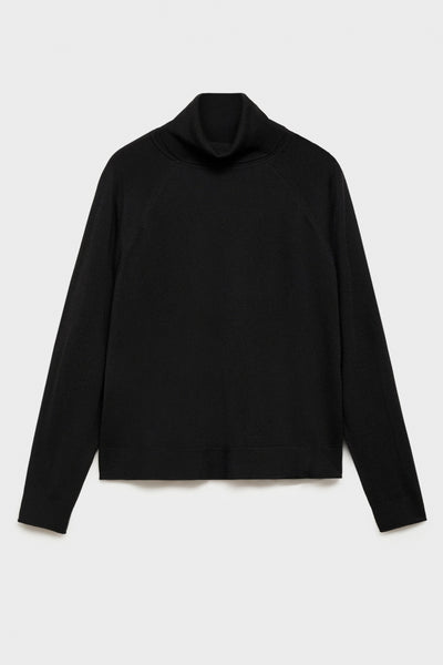 Pull à col roulé noir de MANGO, en maille fine et unie, présenté à plat sur fond clair.
