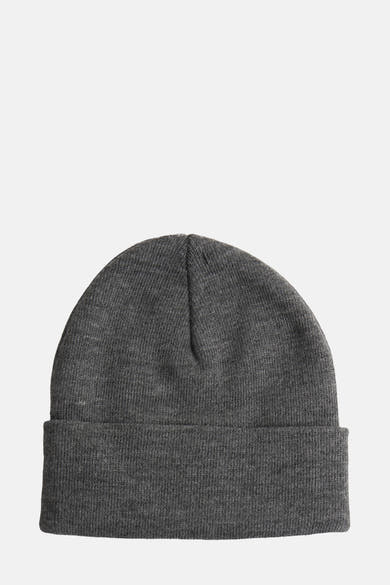 Grijze muts van Levi's® Accessories, in ribgebreide stof met omgeslagen rand, op neutrale achtergrond.