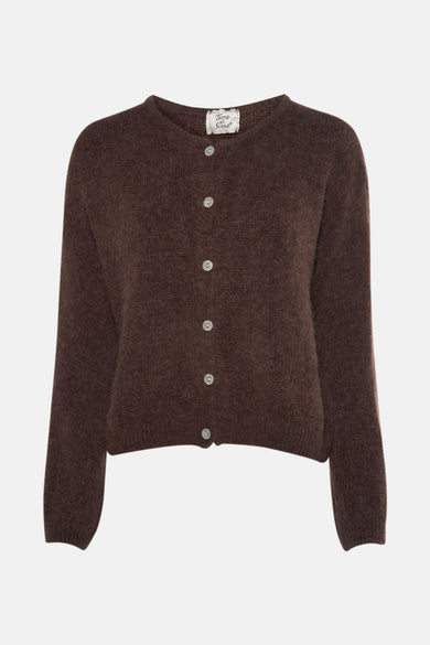 Cardigan marron en maille par Terra di Siena, avec fermeture boutonnée et texture douce.
