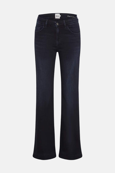 Wijde spijkerbroek in donkerblauw denim van BRAX, achterkant met zakken en uitlopende pijpen.