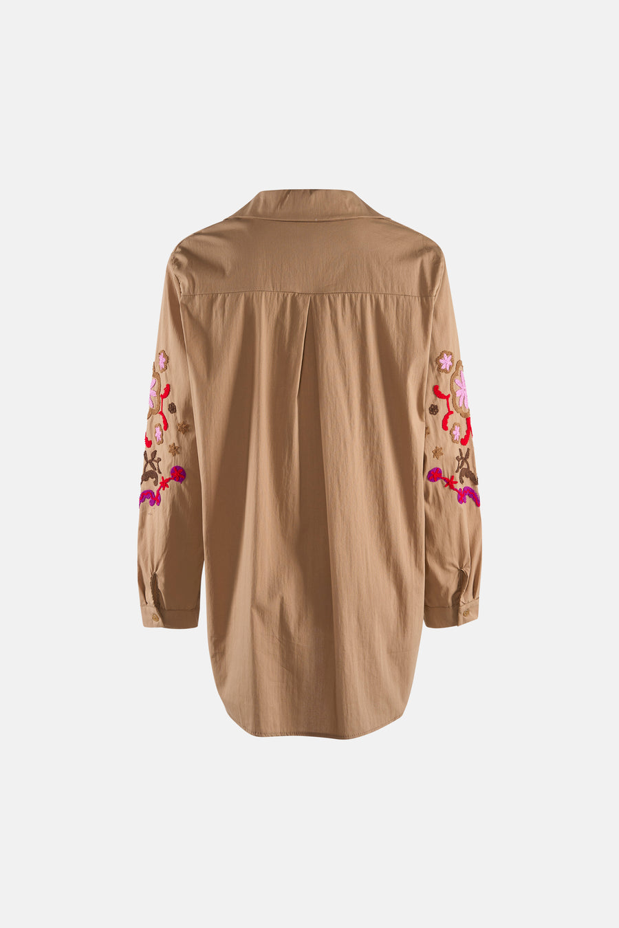 Chemise beige à manches longues de Terra di Siena avec broderies florales multicolores sur les manches.
