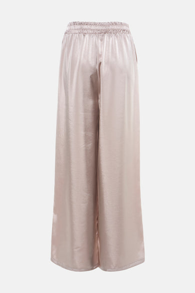 Pantalon beige de Terra di Siena en tissu satiné avec taille élastique, vue arrière.