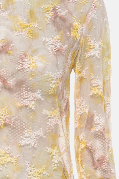 Gele kanten T-shirt van Terra di Siena, met roze en geel bloemenpatroon, met lange mouwen.