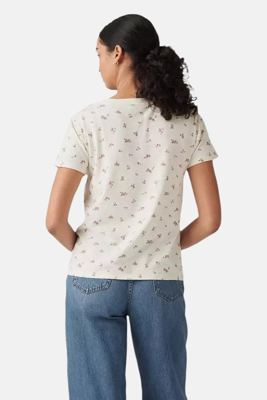 T-shirt à manches courtes écru de Levi's®, orné d'un motif floral rouge sur toute la surface.