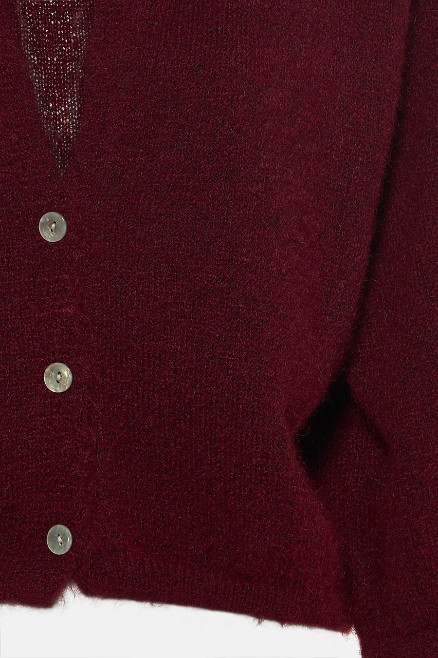 Gilet bordeaux en laine texturée par Terra di Siena, boutons métalliques, vue rapprochée