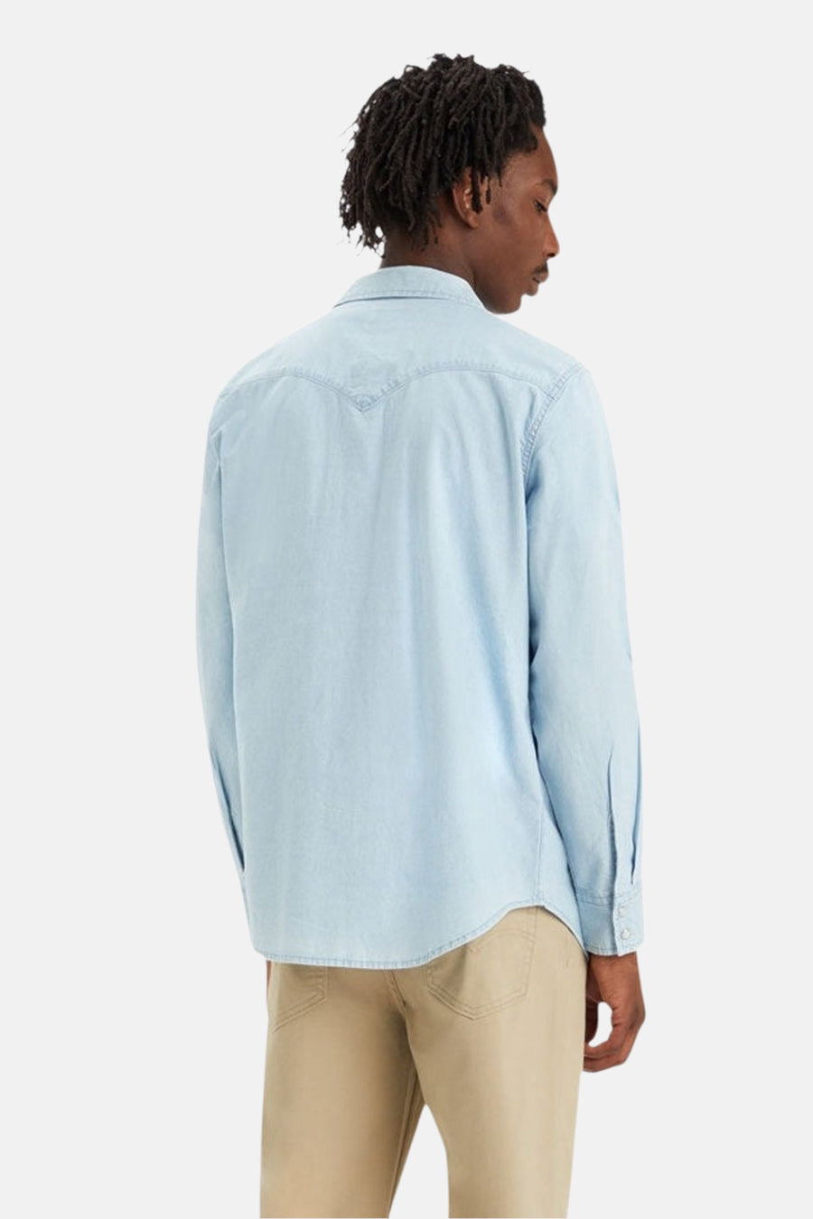Lichtblauwe spijkerblouse van Levi's, met westernpas op de rug en lange mouwen.