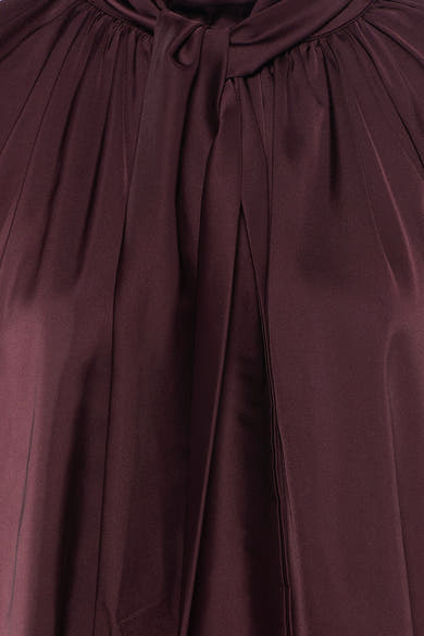 Bordeaux blouse met lange mouwen van Terra di Siena, met een strik bij de kraag en plooien.