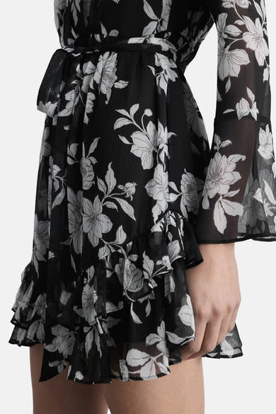 Multikleed van Mango, met bloemenprint en ruches, met strikceintuur.