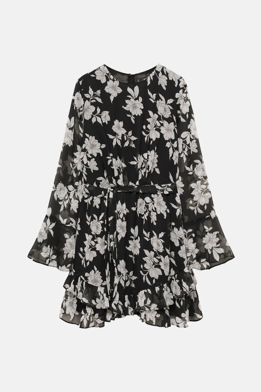 Zwart-witte bloemenjurk van MANGO, met ceintuur, lange mouwen en een zoom met ruches.