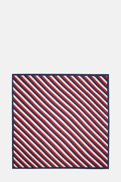 Foulard multicolore de MANGO, à rayures diagonales bleu marine, rouge et blanc, bordé de bleu marine.
