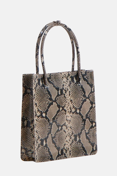 Sac à main beige à motif serpent de MANGO, avec deux anses et une forme rectangulaire.
